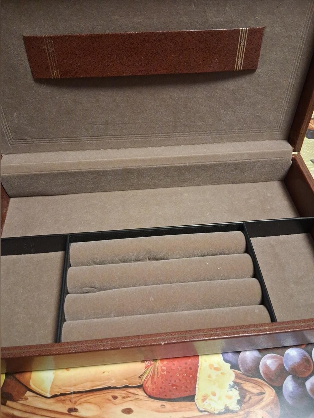 Vintage Jewlery Box - Picture 3 of 4